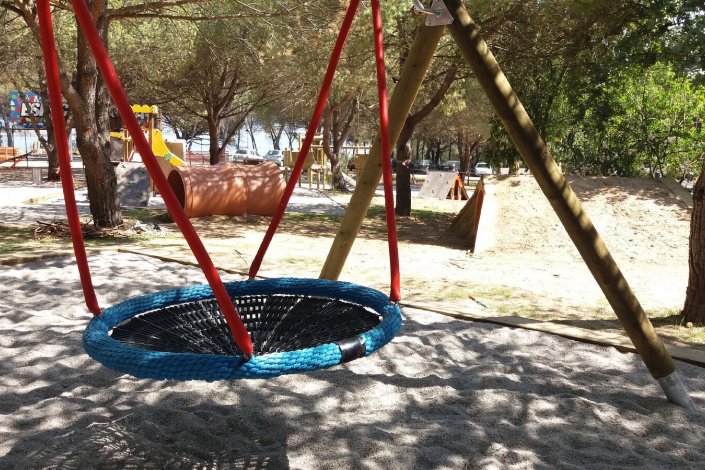 Baloiço inclusivo disponível no novo Espaço Criança da Festa do Avante! 2016