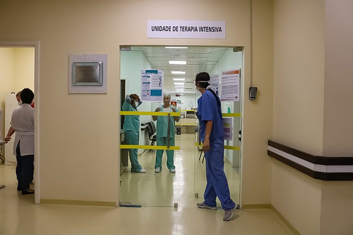 Em plenário, os profissionais de saúde contratados pela Feas definiram um conjunto de reivindicações e a resolução urgente dos problemas denunciados