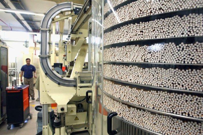 A Fábrica Tabaqueira, situada em Albarraque, Sintra, é detida pela <em>Philip Morris International</em>, a 101ª empresa com mais lucros absolutos em todo o mundo, em 2021.