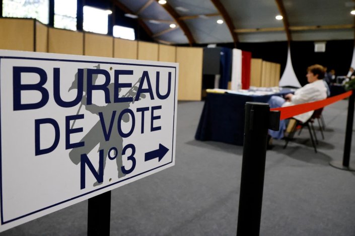 Ao meio da manhã a taxa de abstenção era ligeiramente menor que na primeira volta das legislativas. 