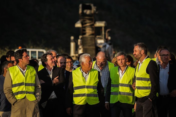 António Costa, acompanhado por Pedro Nuno Santos, visita as obras no IP3, no âmbito da campanha eleitoral para as eleições legislativas de 2019, Penacova, Coimbra, 1 de Outubro de 2019.