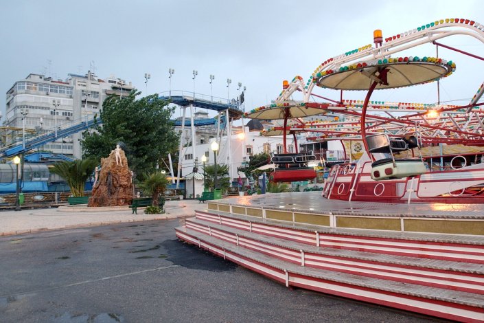 Carrossel da Feira Popular de Lisboa. Desde 2005 que a feira está encerrada, por acção do executivo PSD/CDS-PP da CML, liderado por Pedro Santana Lopes 