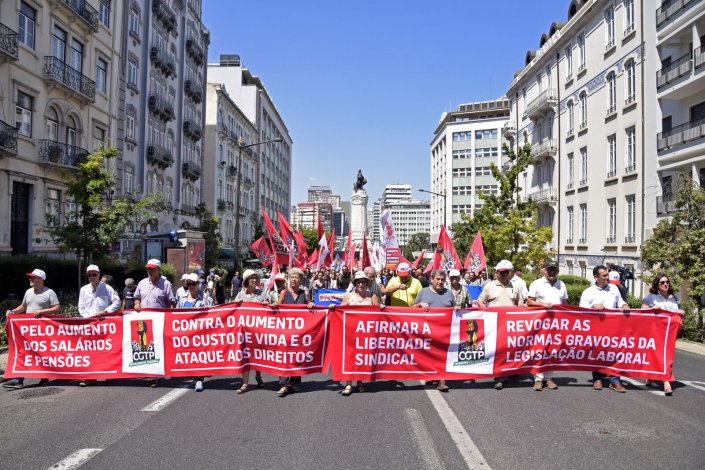 Manifestação Nacional da CGTP-IN: Pelo aumento dos salários e pensões/Contra o aumento do custo de vida e ataque aos direitos. Lisboa, 7 de Julho de 2022