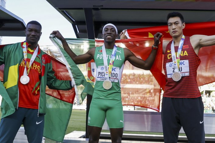 Para além do ouro de Pichardo, Hugues Fabrice Zango (Prata) do Burkina Faso e Yaming Zhu (Bronze), da China, compuseram o pódio do Triplo Salto nos Campeonatos do Mundo de Atletismo de Eugene 2022. 