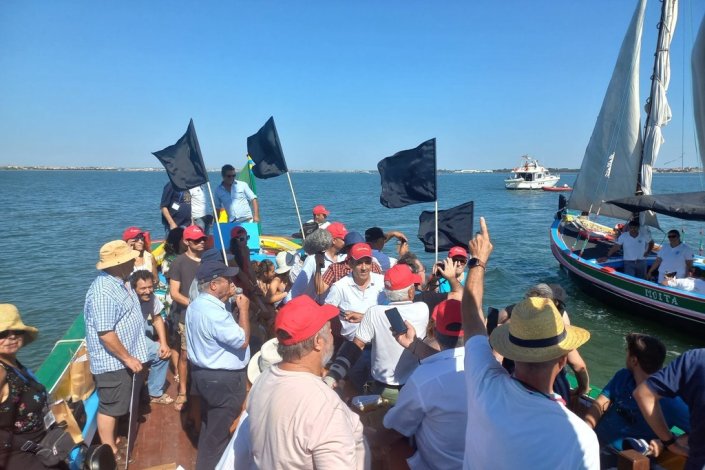 Passeio no rio Tejo promovido pela «Plataforma Cívica Aeroporto BA6 - Montijo Não», no bote/fragata Baía, a 31 de Julho de 2022