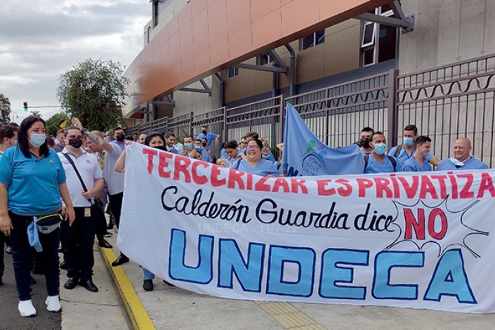 Trabalhadores e activistas sindicais do Undeca numa acção de luta contra a privatização da Saúde na Costa Rica, em Julho de 2022