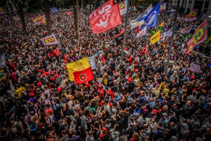 Praça de São Francisco, em São Paulo, cheia de gente, esta quinta-feira, 11 de Agosto, por ocasião da leitura da Carta às Brasileiras e aos Brasileiros em defesa do Estado Democrático de Direito