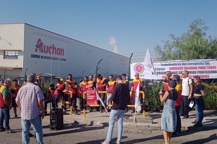 Trabalhadores dos entrepostos DHL estiveram em greve por aumentos salariais para todos, carreiras salarias e pelo fim da precariedade nos contratos. Vila Nova da Rainha, 12 de Agosto de 2022
