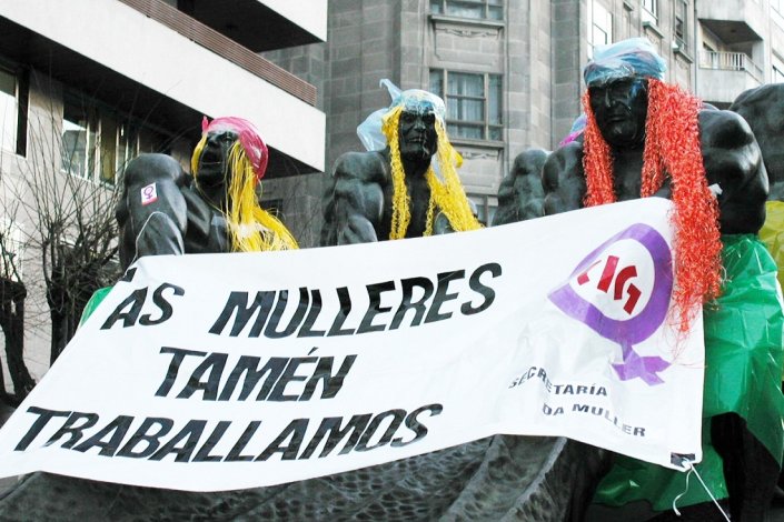 Lembrança de que as mulheres também trabalham no Monumento ao Trabalho, em Vigo (Galiza)