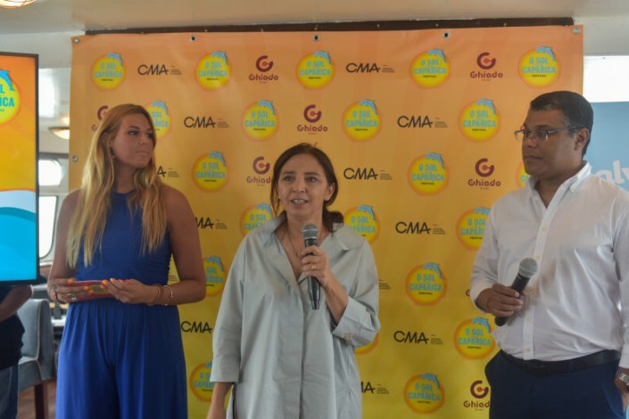 Inês de Medeiros, presidente da Câmara Municipal de Almada, eleita pelo PS (com o apoio, no executivo, do PSD), anuncia alguns aspectos da edição de 2022 do festival Sol da Caparica, criado em 2014, no mandato da CDU.