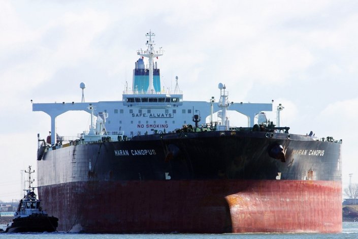 De acordo com a Saba News, o navio grego Maran Canopus partiu de um porto iemenita com dois milhões de barris de crude roubado
