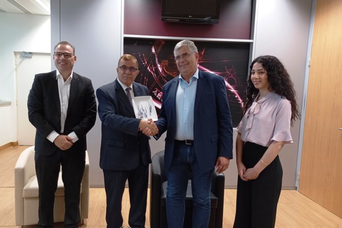 Joaquim Santos e Paulo Silva, presidente e vice-presidente da Câmara Municipal do Seixal, respectivamente, receberam, no dia 16 de Novembro de 2022, o embaixador da Palestina em Portugal, Nabil Abuznaid.
