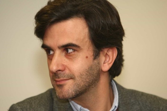 O economista considera que as orientações de política económica do governo não defendem a economia e quem trabalha. 