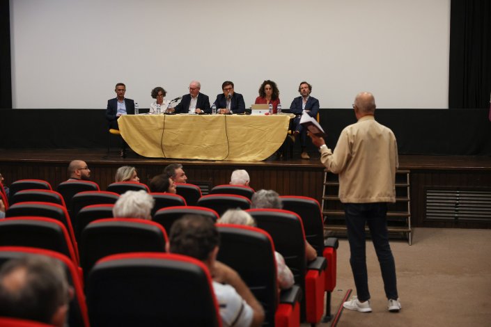 Reunião pública no Cinema Charlot – Auditório Municipal sobre a situação dos serviços de transporte rodoviário de passageiros, prestado pela ALSA/TODI. A sessão contou com a participação de André Martins, presidente da Câmara Municipal de Setúbal, da vice-presidente Carla Guerreiro e dos vereadores Rita Carvalho, Carlos Rabaçal e Pedro Pina, assim como do presidente da União das Freguesias de Setúbal, Rui Canas.