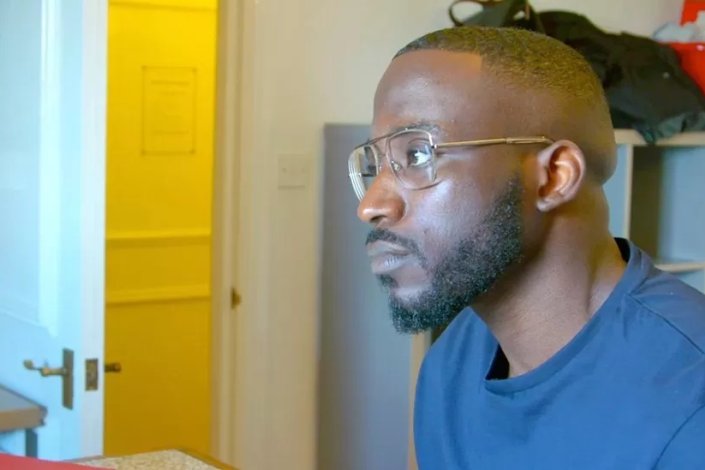 Augustine Enekwechi foi angariado por uma empresa britânica na Nigéria, tendo ido trabalhar como médico num grande hospital privado em West Yorkshire