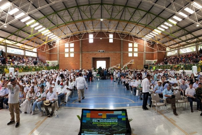 Gustavo Petro referiu-se ao acordo com o ELN, relativo ao regresso das comunidades Embera às suas regiões, num encontro em Dadeiba (Antioquia)