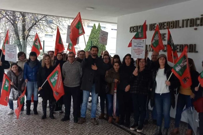 Trabalhadores da Associação de Paralisia Cerebral de Coimbra em concentração, em dia de greve. Coimbra, 16 de Dezembro de 2022