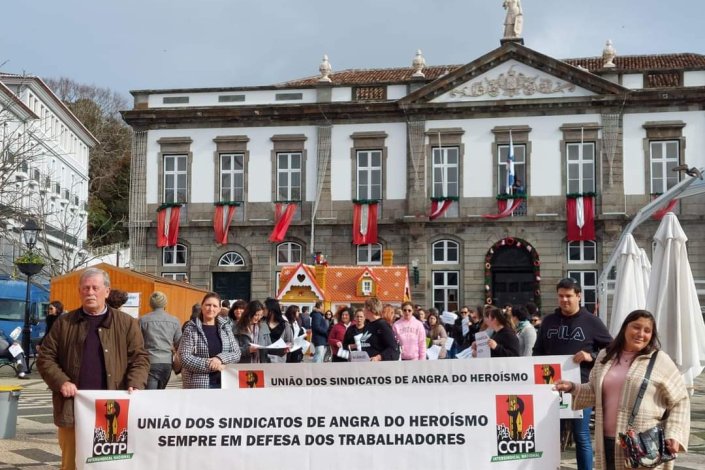 Manifestação de trabalhadores do comércio e escritórios da Ilha Terceira, nos Açores, convocada pela União de Sindicatos de Angra do Heroísmo/CGTP-IN. 4 de Janeiro de 2023