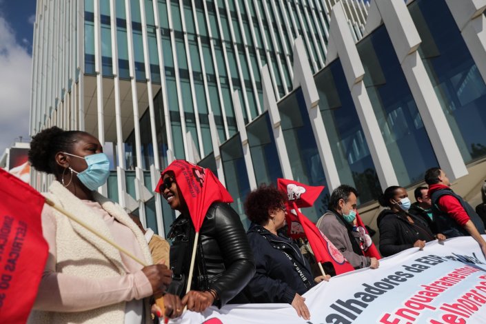 Trabalhadores da EDP, e ao serviço da empresa, exigem o aumento dos salários e a valorização das carreiras. Lisboa, 6 de Abril de 2020