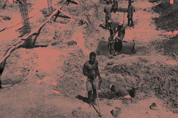 Campo do Vale do Cavaco, Benguela, Angola (1970); <em>still</em> de 'Terra (In)submissa'