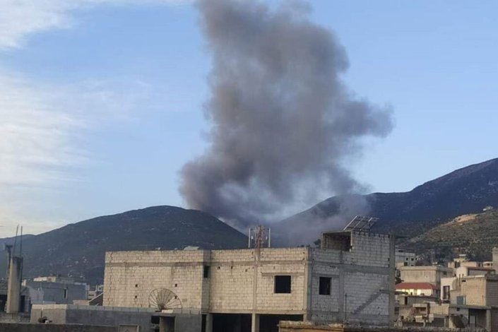 Explosão no município de Masyaf (província síria de Hama), na sequência do ataque israelita deste domingo 
