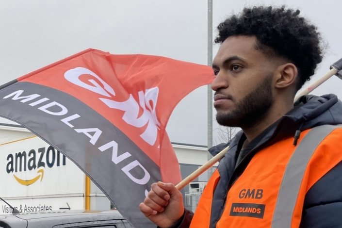 Piquete de greve do sindicato GMB junto ao centro de distribuição da Amazon em Coventry a 28 de Fevereiro de 2023