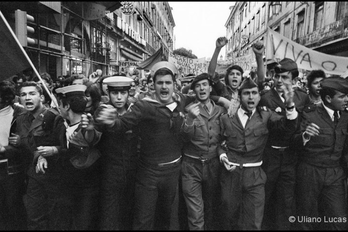 Nos dias da Revolução dos Cravos, em Lisboa, Abril de 1974 