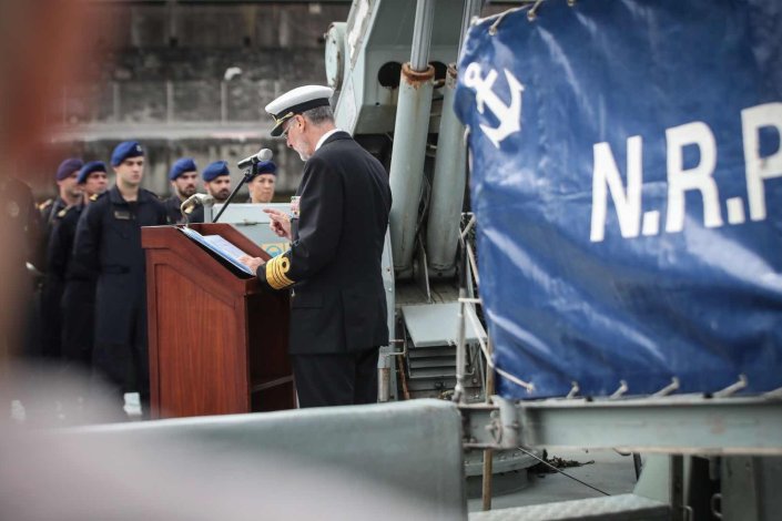 O chefe do Estado-Maior da Armada, Henrique Gouveia e Melo, visita o navio Mondego, no porto do Funchal, Madeira, 16 de Março de 2023. O NRP Mondego não cumpriu uma missão de acompanhamento de um navio russo a norte da ilha de Porto Santo, após 13 militares terem recusado, dia 10 de Março, embarcar por motivos de segurança.