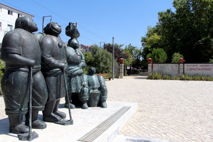 A obra do escultor João Duarte, intitulada Cais de Jorna, está instalada em Vila Franca de Xira, junto ao cais. Os lavradores, ou os seus capatazes, vinham em barcos e ali contratavam uma boa parte da mão-de-obra para os campos da Lezíria ou para as fábricas do concelho. 
