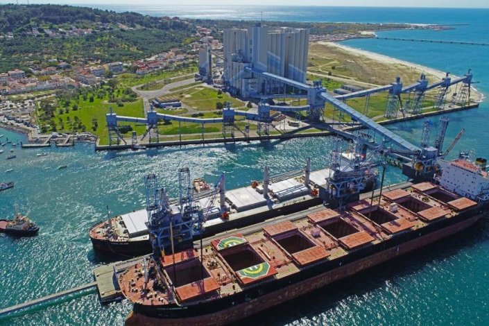 Silos da Silopor na Trafaria, Almada