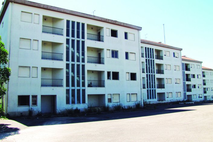 A Escola Prática de Cavalaria abandonou Santarém em 2006. O complexo habitacional é composto por 32 habitações.