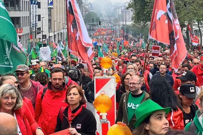 De acordo com os sindicatos, cerca de 25 mil pessoas manifestaram-se esta segunda-feira va capital belga