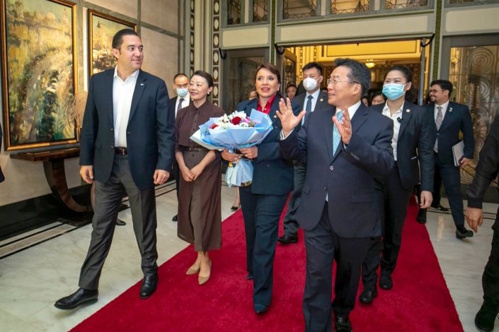 Xiomara Castro em Xangai, a 9 de Junho de 2023, no início da visita oficial de seis dias à China