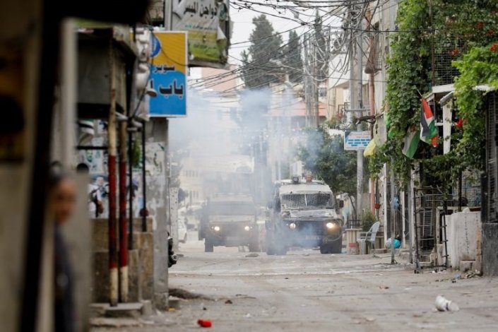 Tropas israelitas durante um raide em Nablus