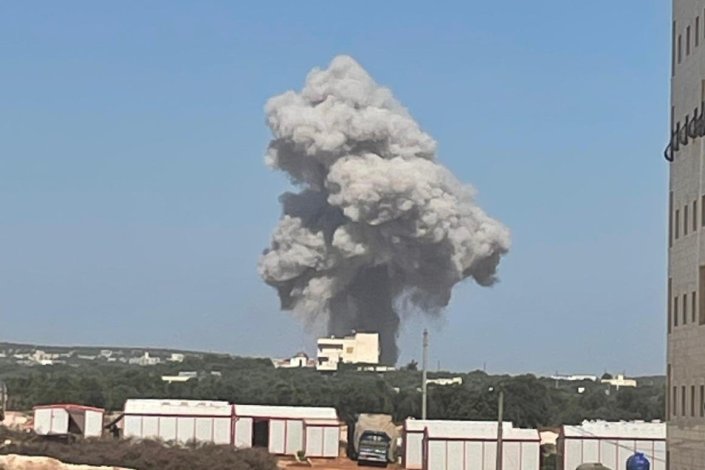 Ataque das forças armadas sírias e da Força Aérea Russa contra locais controladas pela Hayat Tahrir al-Sham e grupos terroristas filiados em Idlib, a 25 de Junho de 2023 