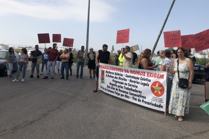 Trabalhadores da Monliz durante a greve realizada a 10 de Agosto de 2022 