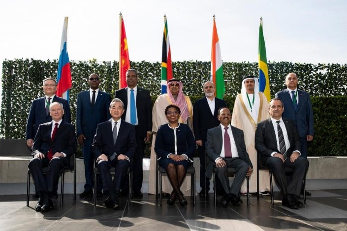 Foto de grupo na África do Sul, com representantes do grupo dos BRICS e «amigos»