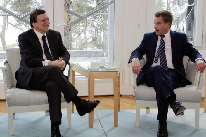 Durão Barroso e Jyrki Katainen durante um encontro, quando eram presidente da Comissão Europeia e primeiro-ministro da Finlândia, respectivamente, em Helsínquia (Finlândia). 31 de Março de 2012