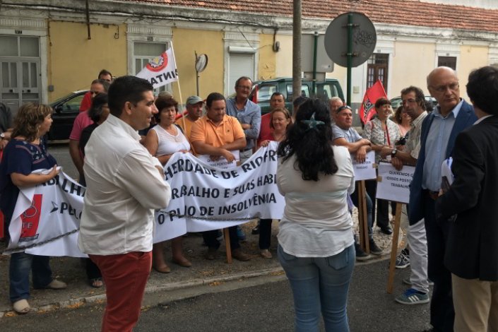 A insolvência põe em causa os postos de trabalho e as habitações dos trabalhadores da Herdade de Rio Frio.