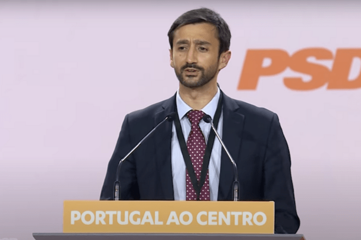 Fernandos Santos, presidente do Sindicato Independente do Comércio e Serviços (SICOS), numa intervenção no 39.º Congresso Nacional do PSD. 18 de Dezembro de 2021