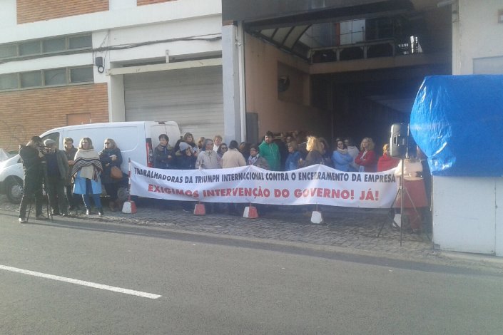 A fábrica da antiga Triumph, situada na freguesia de Sacavém, concelho de Loures, foi adquirida no início de 2017 pela TGI-Gramax e empregava 463 trabalhadores