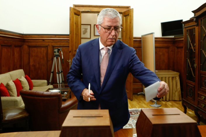 Fernando Negrão durante a votação para a liderança da bancada parlamentar do PSD, na Assembleia da República, em Lisboa. 22 de Fevereiro de 2018
