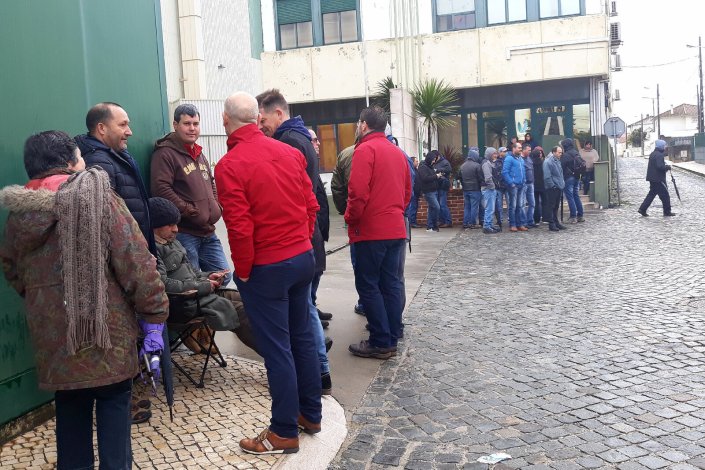 Um dos piquetes de greve à porta da Gallo Vidro - Vidrala, no concelho da Marinha Grande