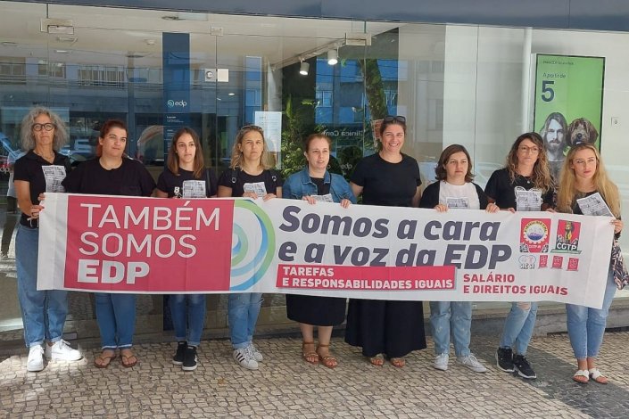 Trabalhadores de uma loja da EDP em greve em Vila Nova de Gaia, a 14 de Agosto de 2023 