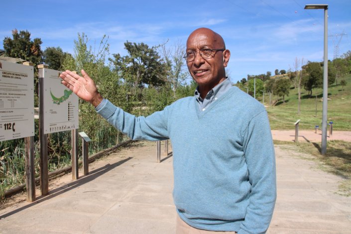 O escritor timorense radicado em Portugal, Luís Cardoso, em Mogadouro, Bragança (foto de arquivo)