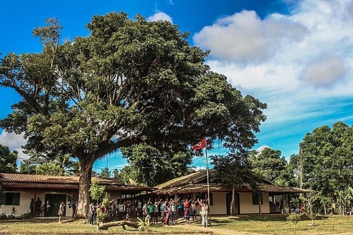 Neste último decénio, a escola formou seis turmas de agroecologia, com três especializações em Educação do Campo e Agroecologia, e 90 turmas de alfabetização, com recurso ao método cubano «Sim, eu posso»