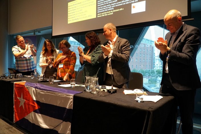 A Ilha recebeu a solidariedade dos sindicatos britânicos, em Liverpool
