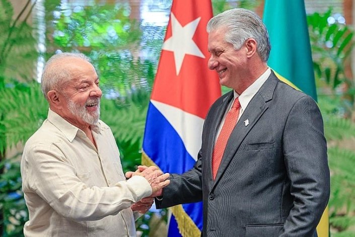 O presidente brasileiro, Lula da Silva, com Miguel Díaz-Canel, em Havana, a 16 de Setembro de 2023