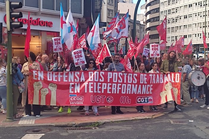 Trabalhadores dos centros de contacto da Teleperformance na Corunha (Galiza) em luta contra o despedimento anunciado em Agosto deste ano