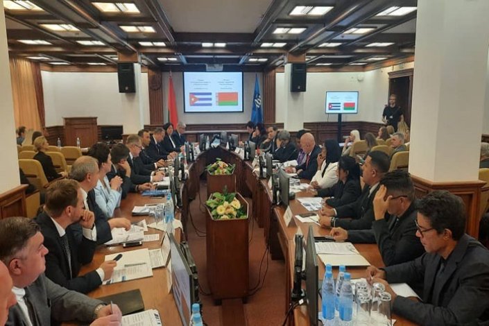 Na agenda do I Fórum de Reitores, em Minsk, estavam os laços entre as instituições académicas de ambos os países, as potencialidades de cooperação no domínio da investigação científica e a formação de quadros